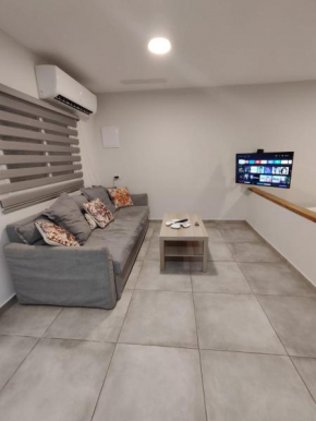 Michael's- A Lovely Studio Apartment